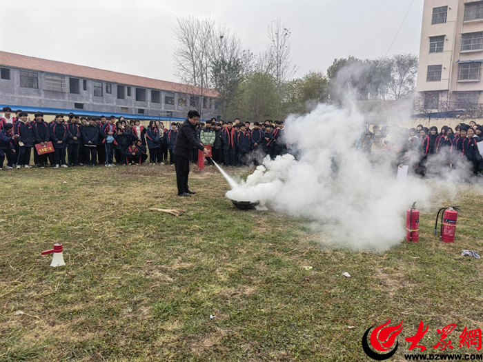 成武县汶上集镇初级中学举办消防应急疏散演练_成武_大众网(图2)