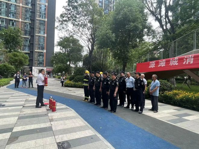 成都市成华区华林社区2024年消防培训、整治宣讲与演练活动亮点纷呈(图1)