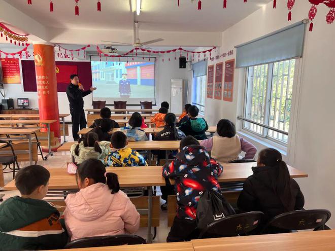 星空体育：新春将至安全先行宝山这里开展消防安全系列宣传活动爱申活暖心春(图10)