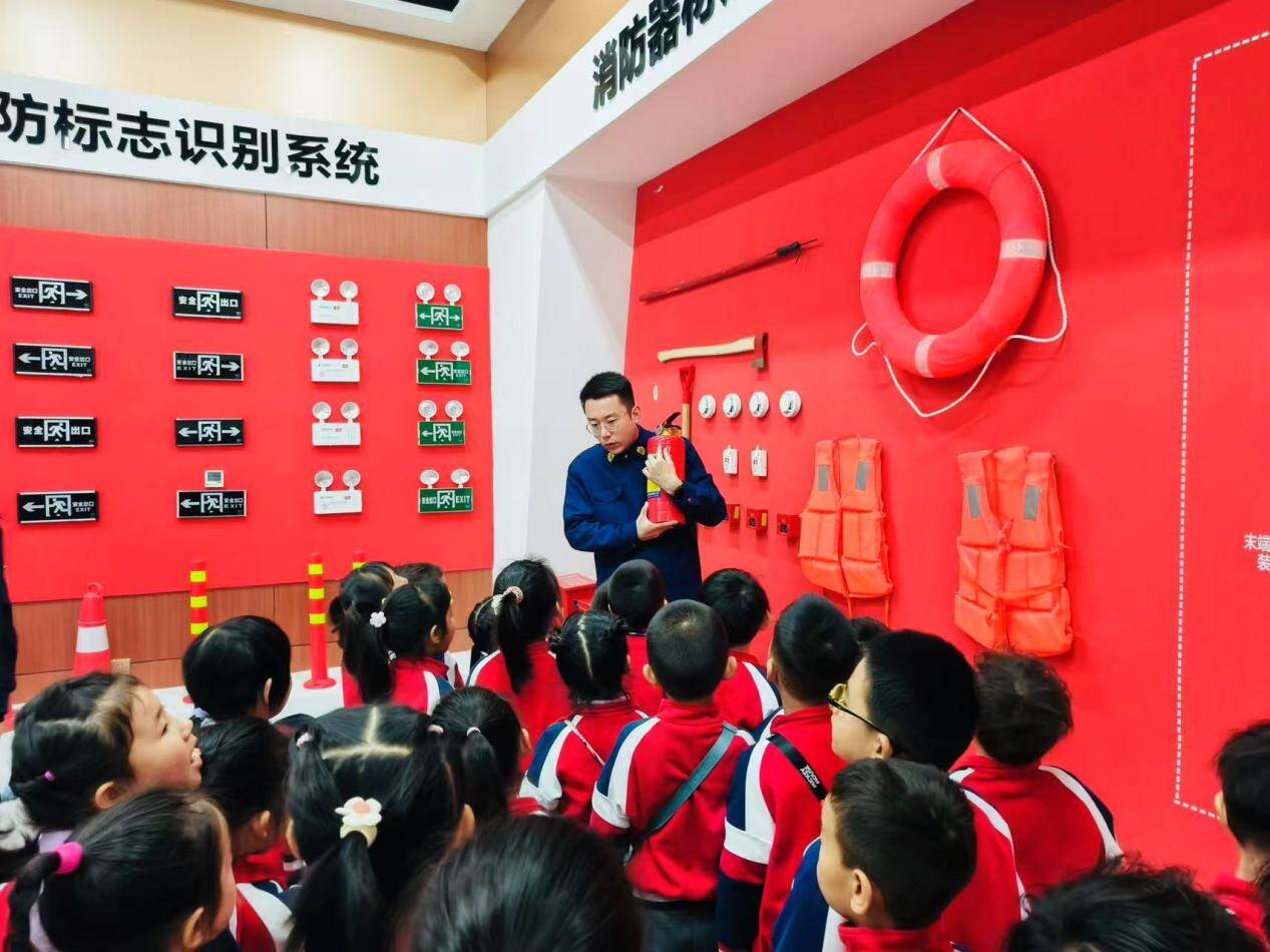 星空体育：全国中小学生安全教育日丨滨州：消防安全进校园助学生平安成长(图4)