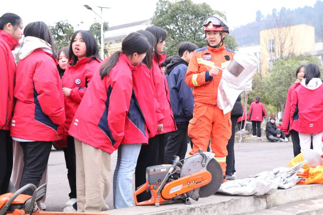 全国中小学生安全教育日守护成长安全“童”行！这份“锦囊”请收好！(图3)