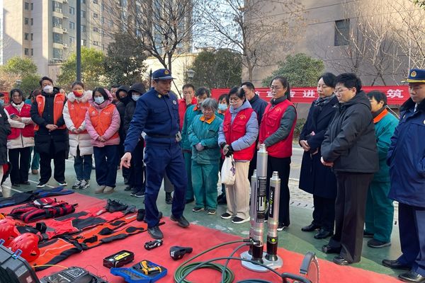 星空体育网站：滕州市龙泉街道和谐片区新时代文明实践站开展消防演练活动(图3)