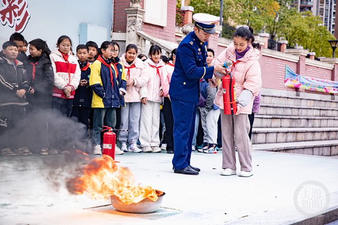 青年文明号进校园护佑青春促成长(图1)