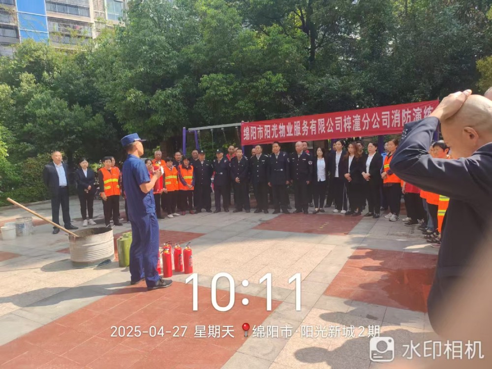 星空体育网站：实战砺兵筑防线——梓潼县住建消防携手高层小区上演消防“安全大考”(图3)