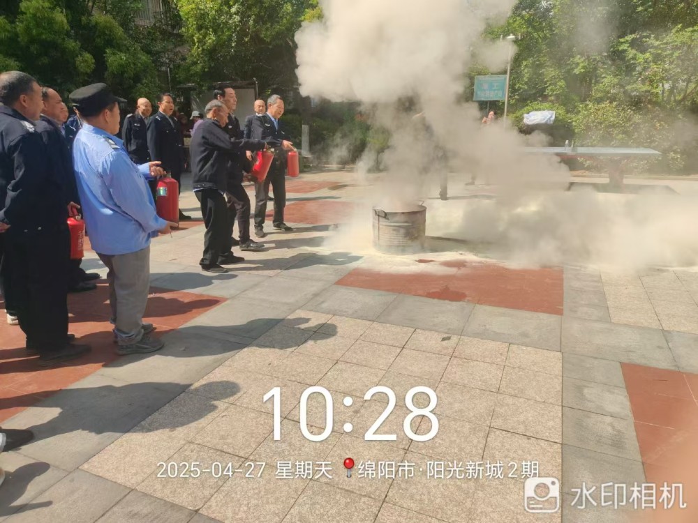 星空体育网站：实战砺兵筑防线——梓潼县住建消防携手高层小区上演消防“安全大考”(图4)