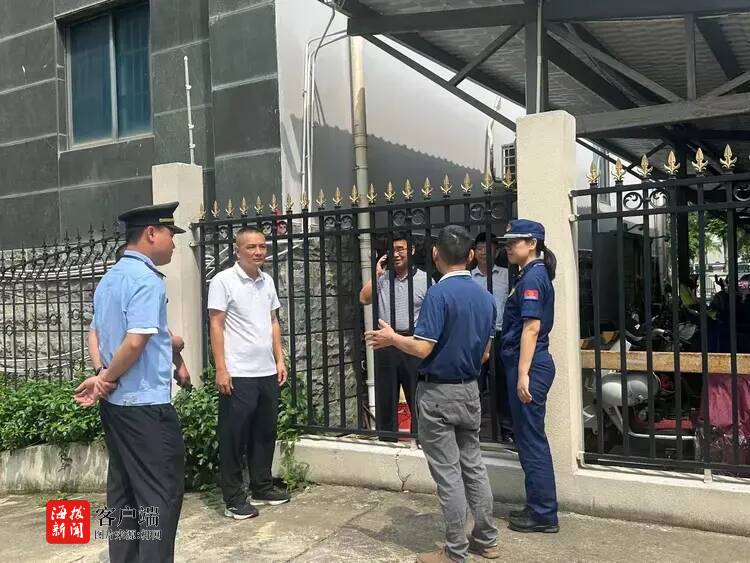 海口消防聚焦“九小”场所开展消防安全集中检查行动(图1)