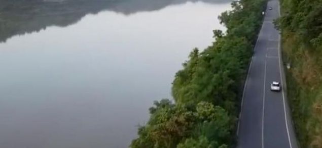 痛心！车辆坠河1人死亡！(图1)