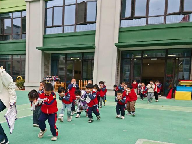 曾都：当“小可爱”遇到“火焰蓝”(图2)