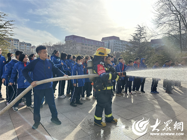 莱山区消防救援大队“小小消防志愿宣传员”上岗为安全注入新活力(图2)