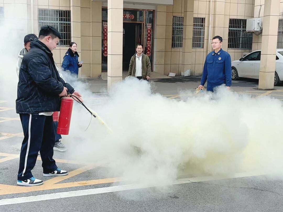 “开学第一课”共筑校园“防火墙”消防知识走进岳阳市江南通信职业技术学校(图3)