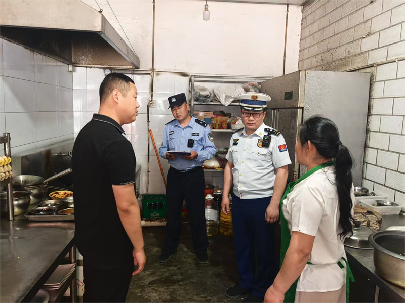 王集镇开展餐饮场所消防安全专项检查(图1)