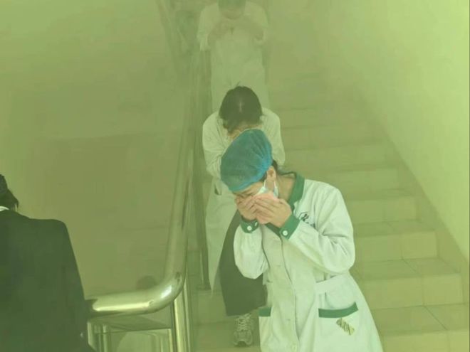 星空体育：防患于未“燃”——南宁九龙医院2025年消防演练与知识培训(图3)