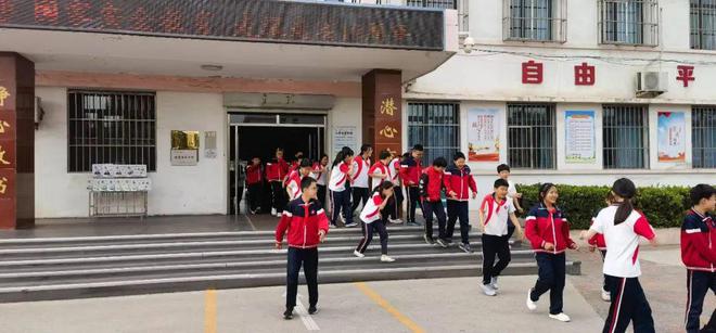 疏散演练、消防宣传、知识问答建新里社区这场校园消防宣传精彩又实用(图3)