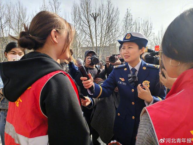 星空体育网站：石家庄消防举办“3・15”消防产品宣传活动(图2)