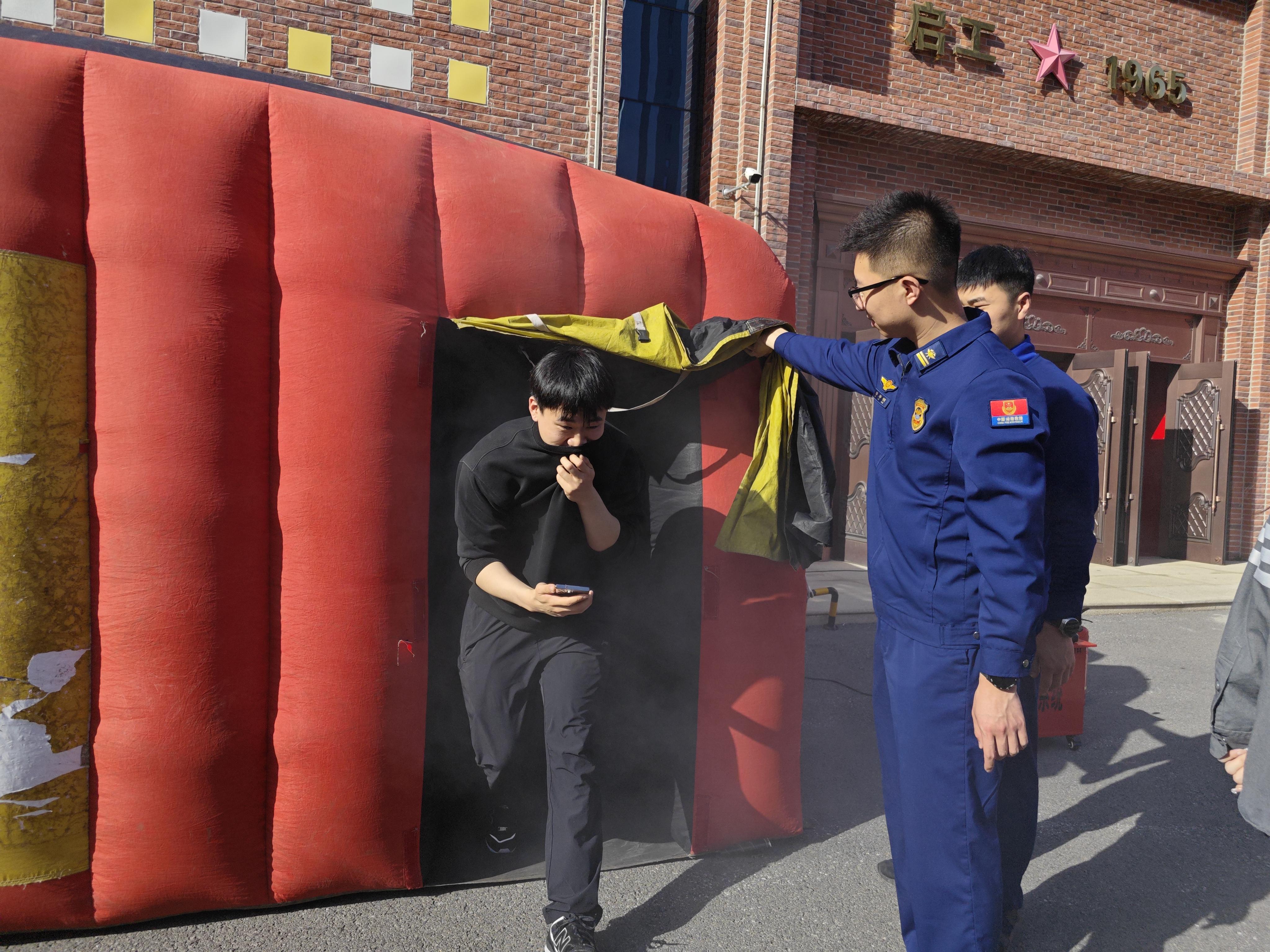 星空体育：沈阳市开展“网络媒体走消防”活动(图5)