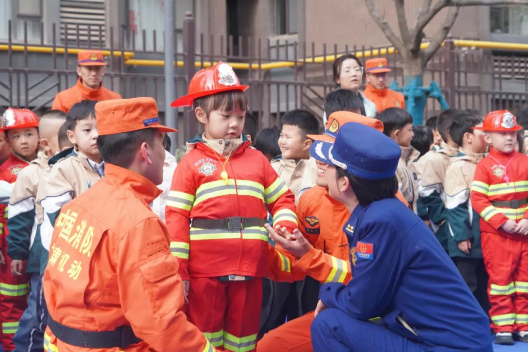 星空体育：威聚焦丨多地开展森林防火进校园活动共筑绿色安全防线(图5)