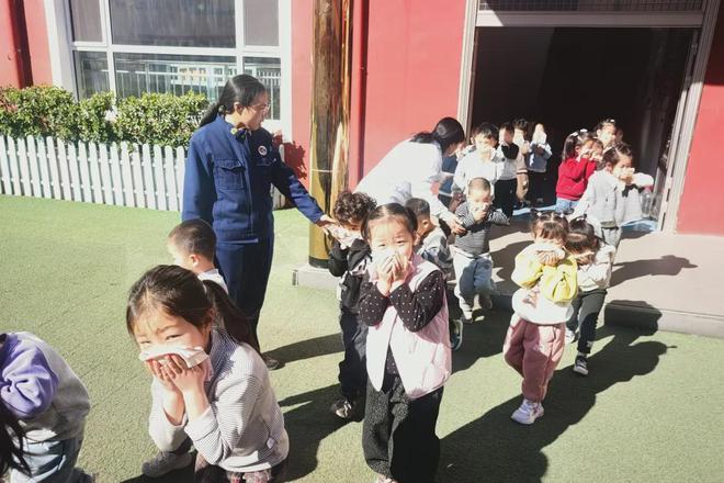 临汾：童消同行！蓝焰筑基育新苗播撒安全小萌芽(图3)