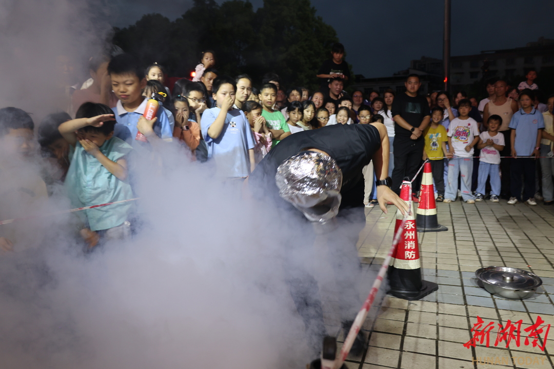 星空体育网站：祁阳市消防救援大队线上线下同步开展消防产品科普宣传活动(图2)