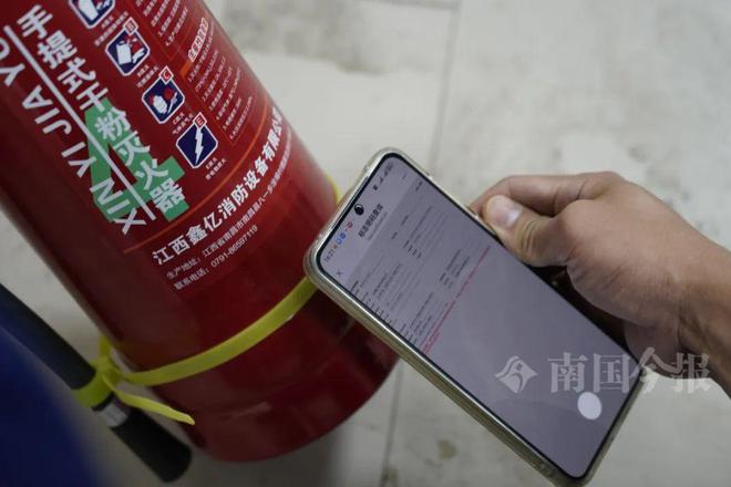 离大谱！柳州地王一超市网购大批低价灭火器竟然灭不了火？(图3)