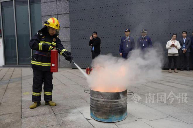 离大谱！柳州地王一超市网购大批低价灭火器竟然灭不了火？(图5)