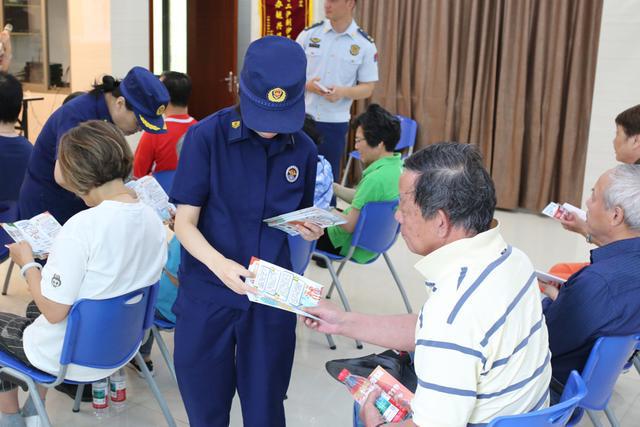浦东消防深入社区开讲“无烟”安全课筑牢社区防火墙(图1)