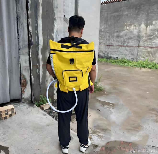 星空体育：消防救援新利器！软体水枪来袭灵活应对火灾！(图2)