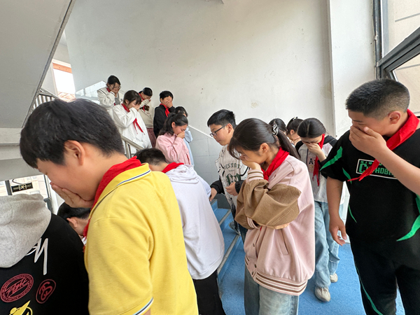 固镇县第二实验小学：消防润童心安全伴童行(图2)