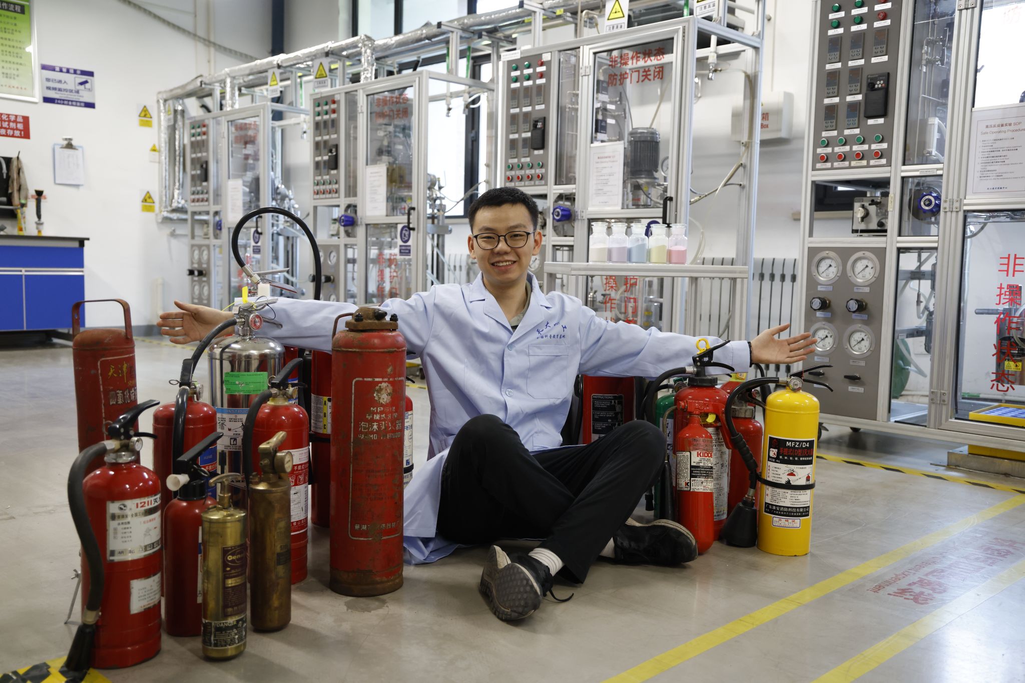 收藏上百具灭火器这位天大学生要做最“硬核”科普(图1)