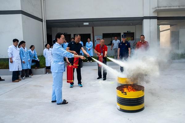 涪陵消防为医院职工进行消防安全知识培训(图1)