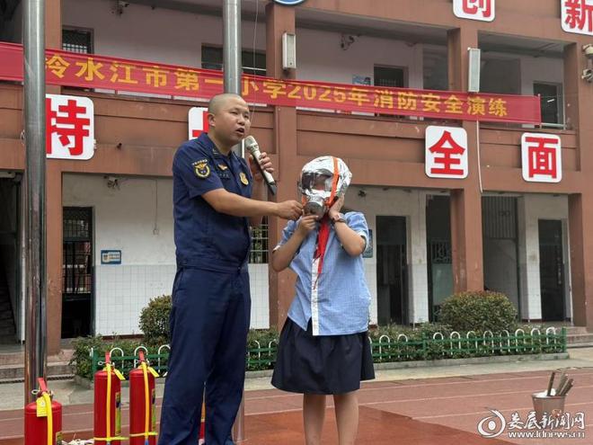 星空体育：冷水江消防大队走进校园开展消防知识宣传(图1)