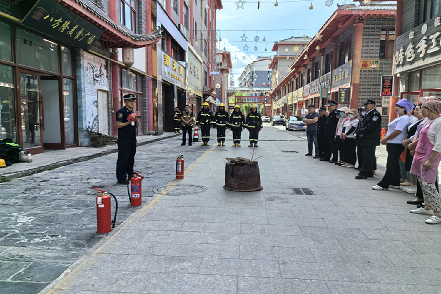 这场消防演练：商户变身“安全卫士”(图1)