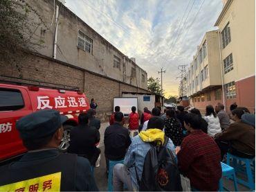 警惕“下店上宅”火灾隐患盘龙消防第89场“院坝课堂”在青龙园小区开展(图1)