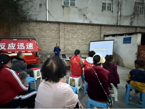 警惕“下店上宅”火灾隐患盘龙消防第89场“院坝课堂”在青龙园小区开展(图4)