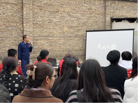 警惕“下店上宅”火灾隐患盘龙消防第89场“院坝课堂”在青龙园小区开展(图3)