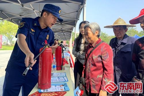 南平：借势“科技周”开展消防消防安全科普宣传(图3)