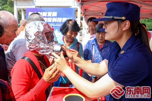 南平：借势“科技周”开展消防消防安全科普宣传(图2)