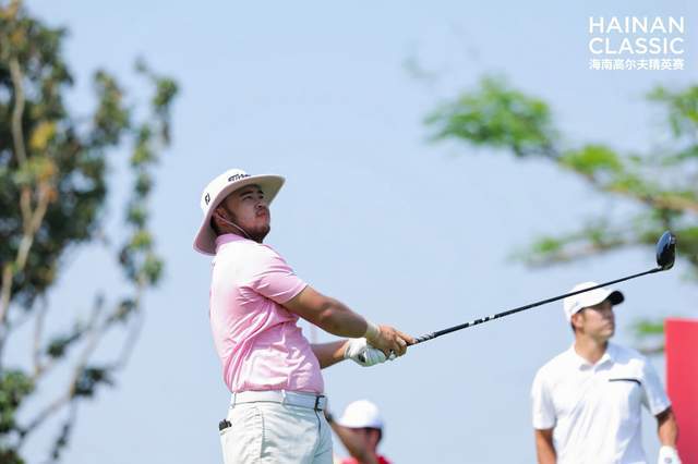 海南高尔夫精英赛首轮未完赛李昊桐66杆并列领先吴阿顺72杆(图1)