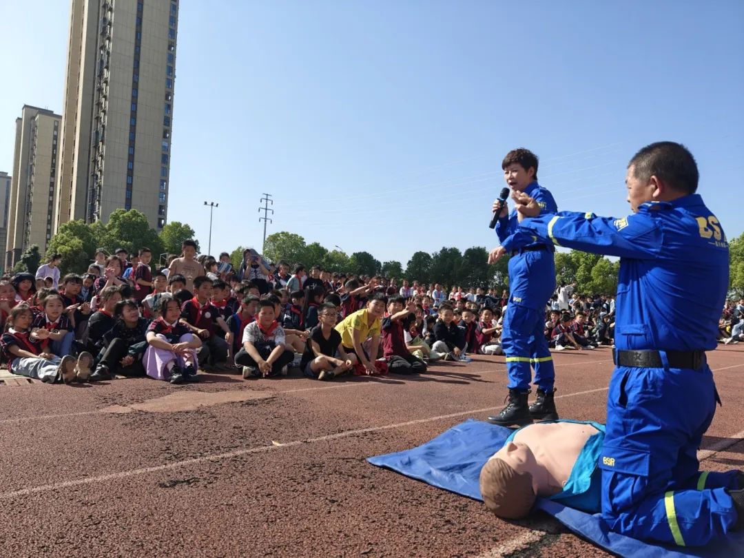 星空体育：共筑安全防线！防灾减灾知识进校园进社区！(图6)