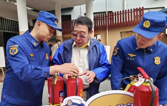 金山区回收清理楼道堆物既畅通生命通道又实惠环保(图1)