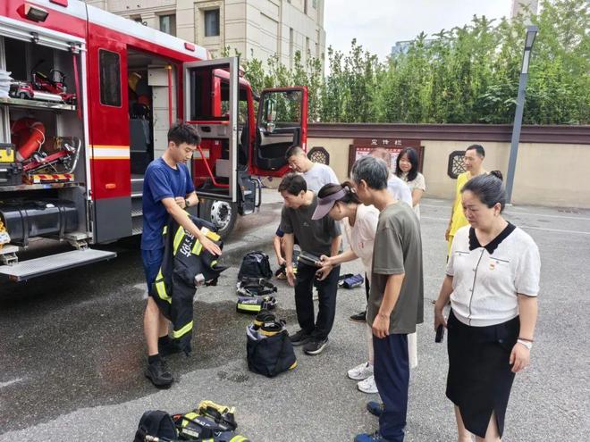 石景山区组织开展基层党组织和在职党员“双报到”专项活动(图12)