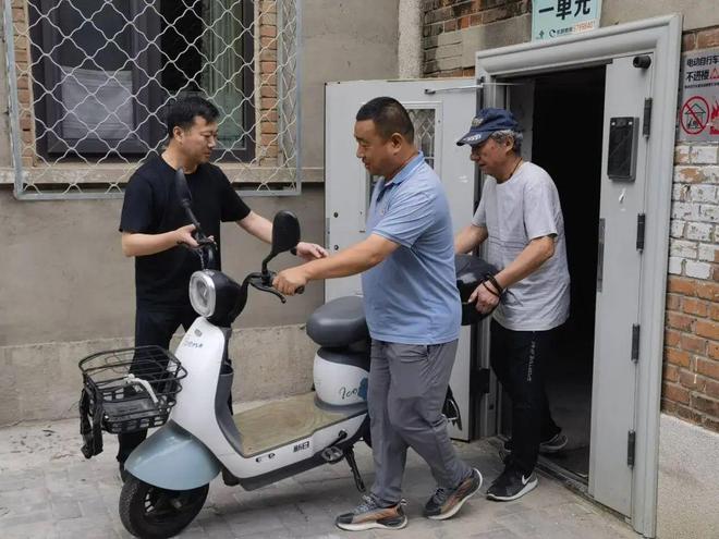 石景山区组织开展基层党组织和在职党员“双报到”专项活动(图20)