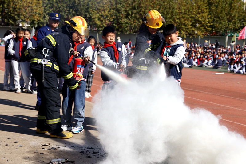 星空体育：黄海路小学开展第32个全国消防日主题教育系列活动(图5)