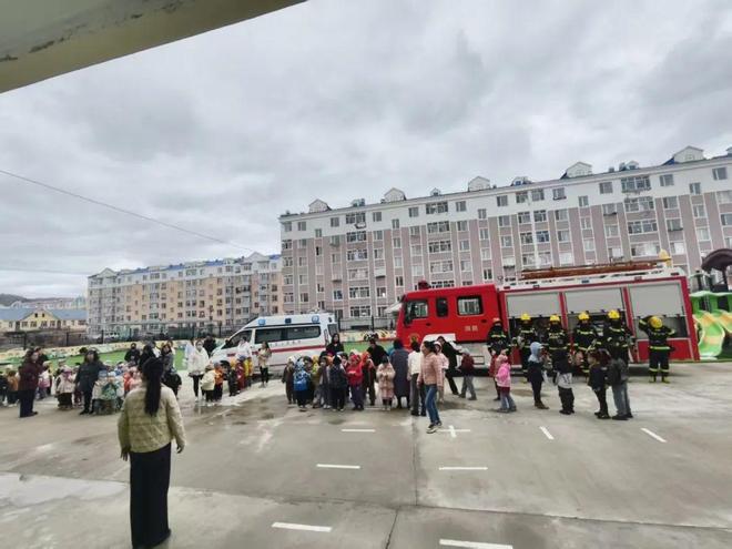 携手呵护幼苗成长！筑牢呼中区幼儿园消防安全(图1)