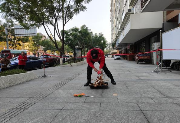 消防演练精彩上演杨柳村社区安全有保障(图1)