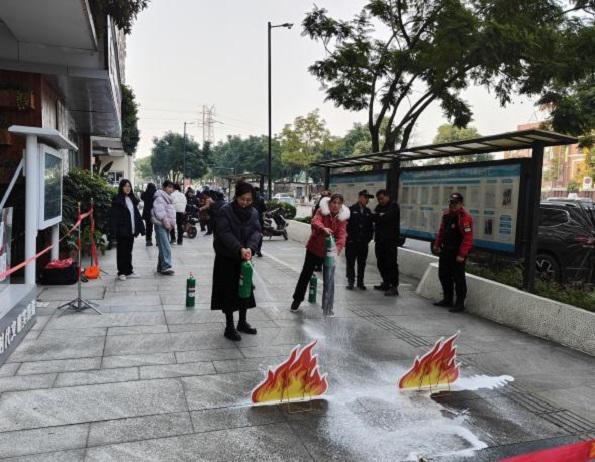 消防演练精彩上演杨柳村社区安全有保障(图2)