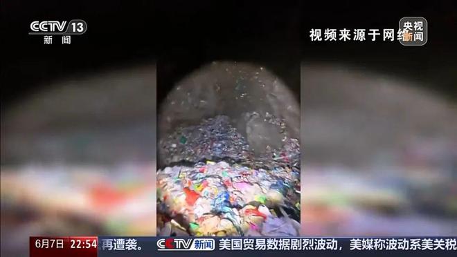 湖南永顺一溶洞垃圾堆积如山？拍摄者：目测有15米高当地称已在处置垃圾(图7)