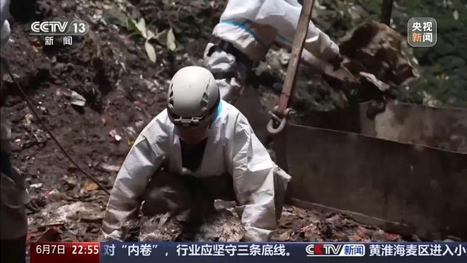 湖南永顺一溶洞垃圾堆积如山？拍摄者：目测有15米高当地称已在处置垃圾(图9)