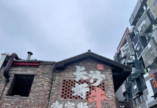 长沙金丝楠木博物馆遭大火焚毁引发网友热议。(图3)