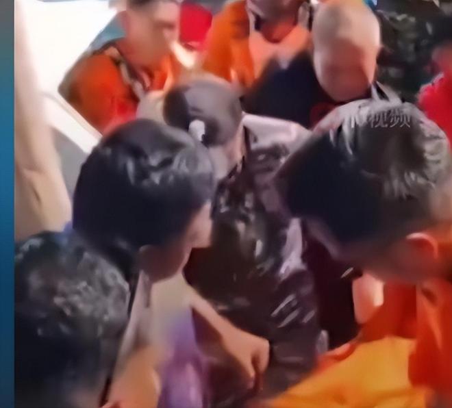 星空体育网站：美女捞相机溺亡后续：生前最后画面流出溺亡真相似乎不简单(图3)