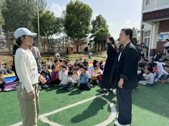 星空体育网站：以“练”筑防安全“童”行——阜阳市颍东区插花镇闸南幼儿园开展消防演练活动(图1)